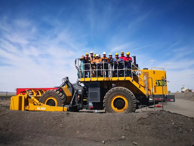 新突破！徐工正面吊產(chǎn)品揚(yáng)帆出海，助力中亞區(qū)域礦山施工升級(jí)